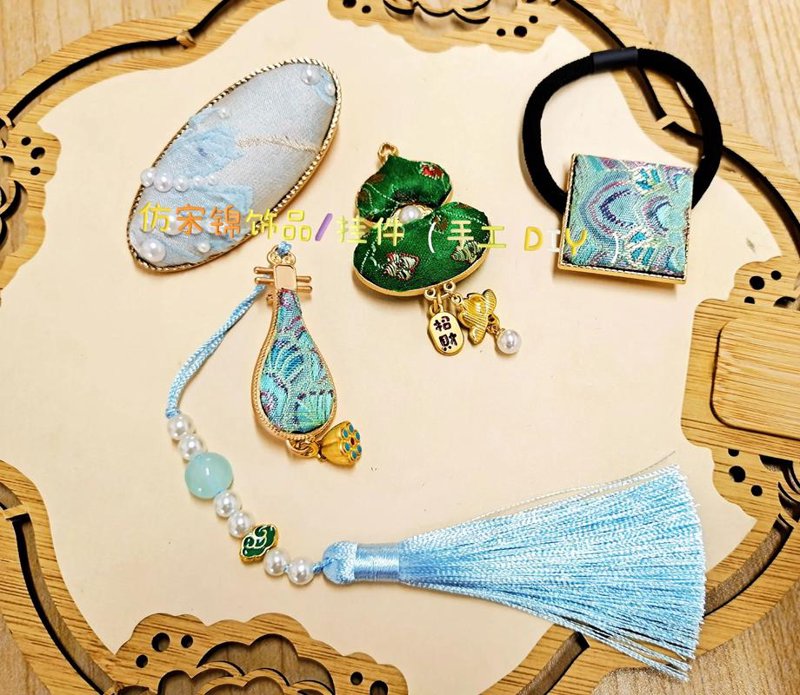 家居摆件:打造温馨小家的艺术品